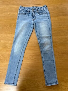 American Eagle Outfitters Light Wash Women’s Skinny Jeans